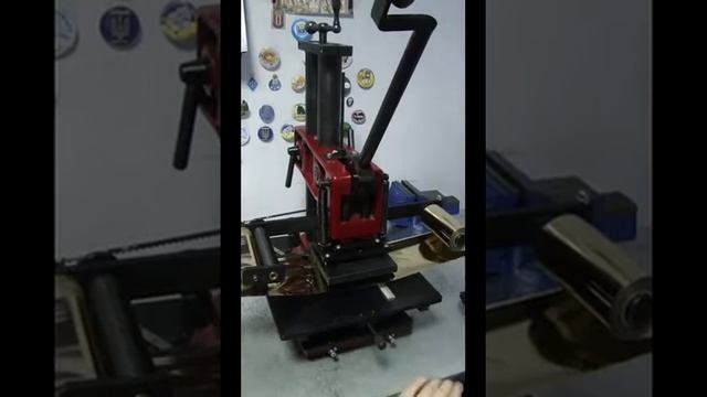 Видео Beihand PRO - тиснение фольгой, изготовление тиража удостоверений смотреть онлайн