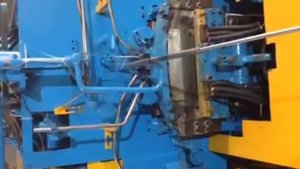 Автоматический станок для производства сварных вешалок для одежды