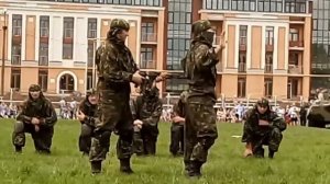 День ВДВ в Твери-2017. Ломают головой кирпичи!