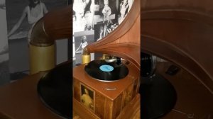 Граммофон из ценных пород дерева СССР (подробное).