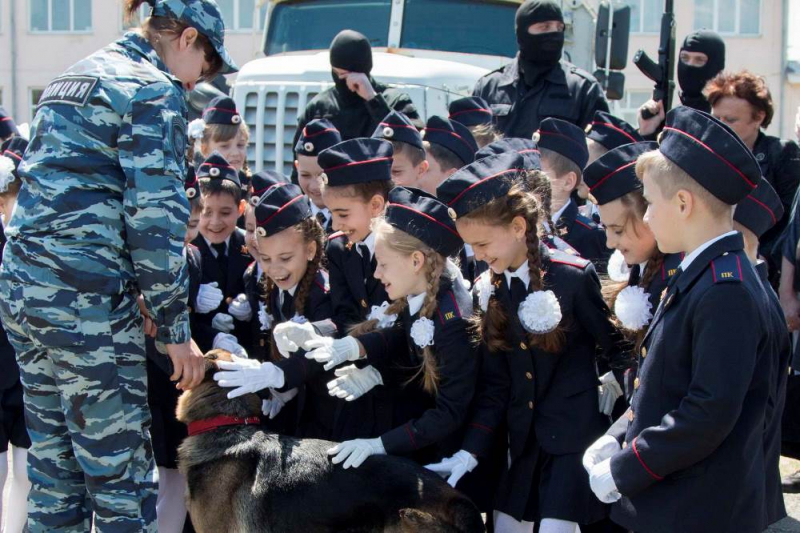 Сотрудники Главного управления провели патриотическую акцию для школьников Неклиновского района