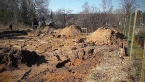 Интересный ленточный фундамент на склоне.Начало. Выбрали 300 м3
