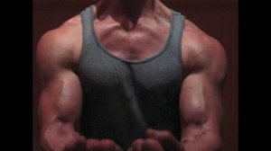 FLEXING BIG BULGING BICEPS