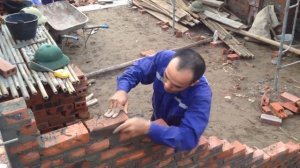 Кирпичная кладка своими руками. Как правильно класть кирпич