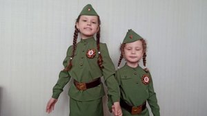 Военные частушки! Исполняют Ушаковы Рита и Катя.