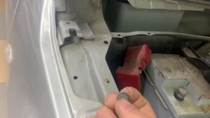 Как снять переднее крыло на Suzuki Grand Vitara.