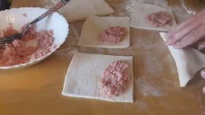 Хачапури с мясом из слоёного тесто