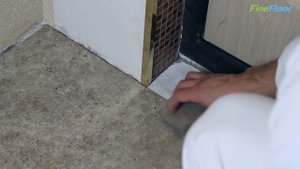 Подрезка по периметру. Укладка замковой кварц-виниловой плитки (ПВХ) Fine Floor