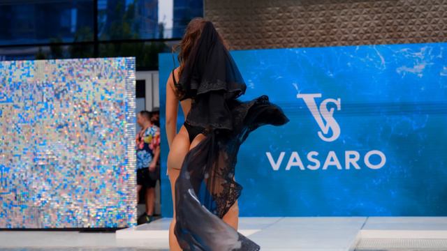 Beatriz Corbett VS Mikaela Lafuente # Miami Swim Week 2023 смотреть онлайн