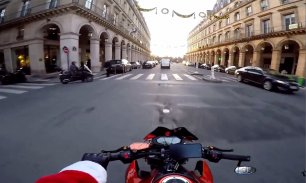 Видео погони мотоциклиста за машиной сбившей пешехода.mp4