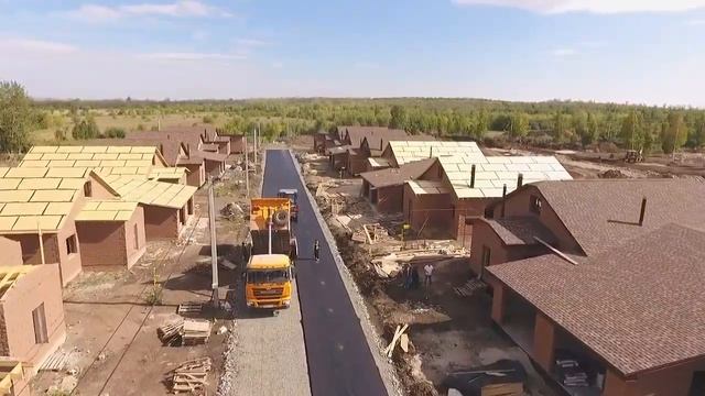 Укладка асфальта по новой улице пос. Раздолье смотреть онлайн