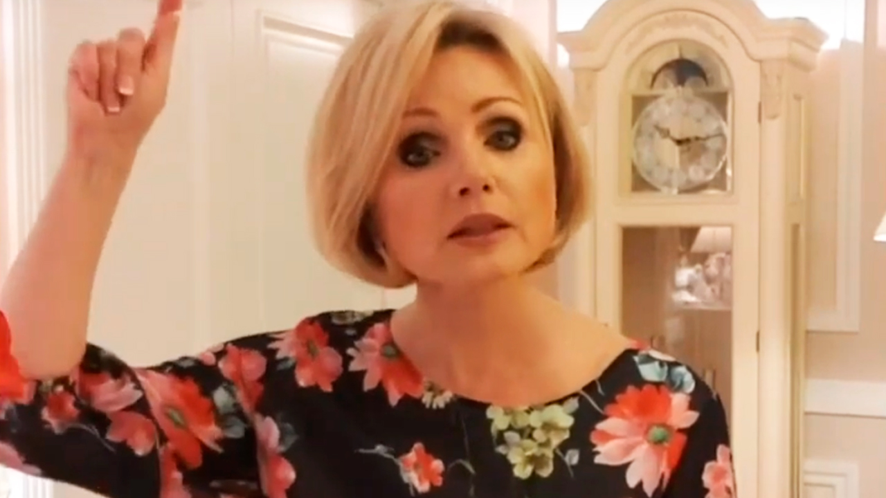 Ирина Климова читает сказку "Айболит" ("Большие маленьким", канал "Культура") смотреть онлайн