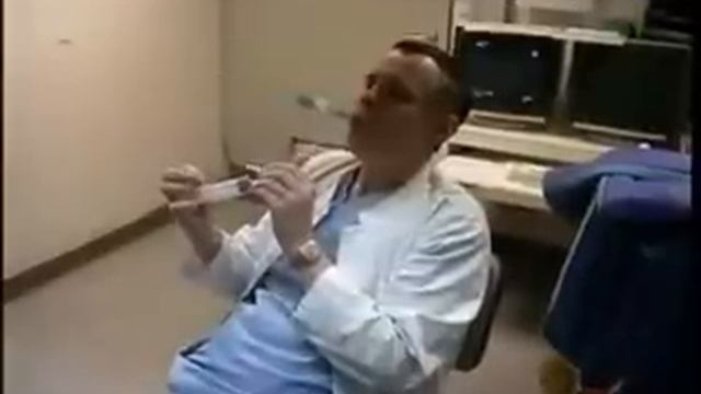 Интубация самого себя))) смотреть онлайн