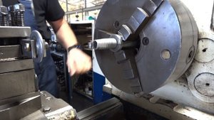 Коническую резьбу катаю роликом.