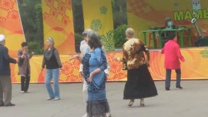 Казах зажигает дед
