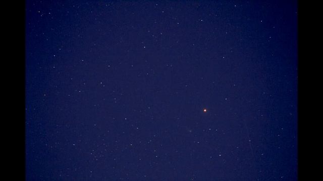 Вечерний таймлапс кометы С/2022 E3 (ZTF) в 1° восточнее Красной планеты Марс. 11 февраля 2023 год. смотреть онлайн