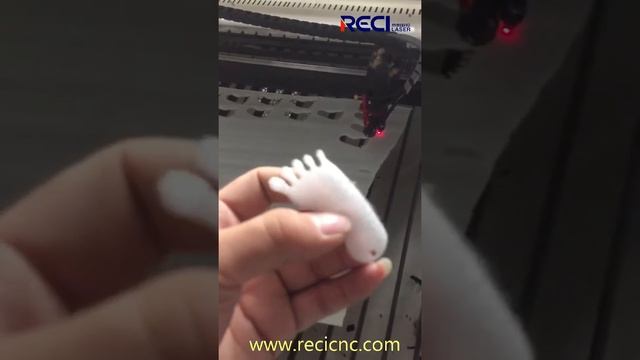 RECI LASER---CO2 fiber laser cutting machine cutting foam show