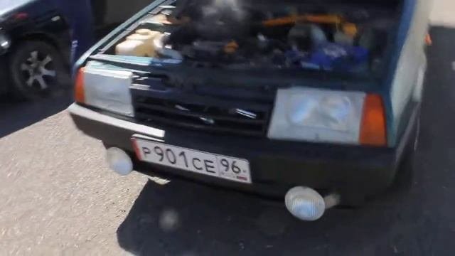 Участники открытого фестиваля автомобильного тюнинга 