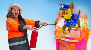 Веселая школа - Щенячий патруль, Кирилл и пожарная машина тушат пожар. Видео для детей про машинки