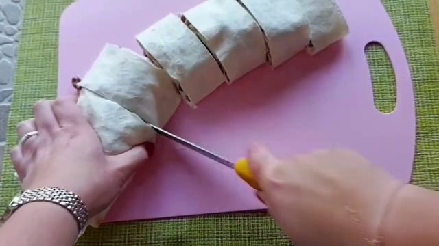 Как же без сладенького?! Пп рулет с лавашом, мягким творогом, финиками и изюмом смотреть онлайн