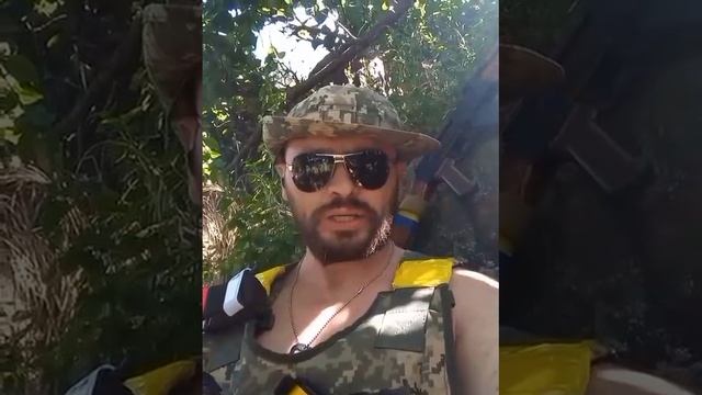 Украинские военные начали задавать вопросы Зеленскому, по поводу поднятия зп депутатам и т д .