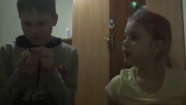 Челлендж. Достаём из мешка сладости, овощи и фрукты! смотреть онлайн