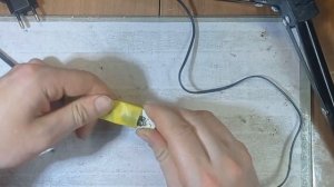 Подключение гирлянды к блоку питания при помощи светодиодной лампочки