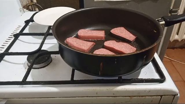 краковскую колбаску поджарила смотреть онлайн