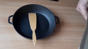 Сковородка чугунная фирмы " БИОЛ "