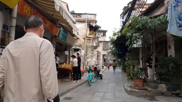 广州平民美食生活！一定要试！绝味黄鳝！老城区大排档美食！巷子里的40年老店！干炒牛河25元！够镬气！鱿鱼！传统美味！路边摊！市场！街景！#Guangzhou#Streetfood#cantonese