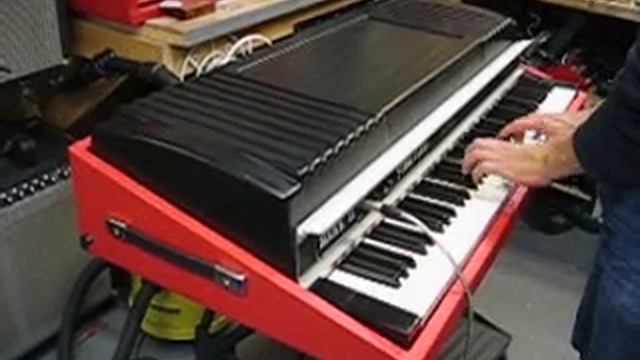 Fender Rhodes Mark II red смотреть онлайн