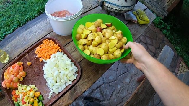 ЗАБОЙ КРОЛИКА. Жаркое из кролика в казане. ЗАГОРЕЛАСЬ крыша. Прокалываем железо поросятам.