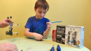 РОБОТ ИЗ БАНКИ Tin Can Robot  КАК СДЕЛАТЬ РОБОТА СВОИМИ РУКАМИ Игрушки для мальчиков