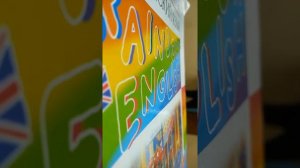 Ненормальный учитель орет на учеников из за того что они на перемене сидели вместе...