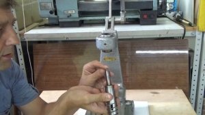 Что это и для чего? Сделано из чугуна Весит более 20кг Давит и измеряет давление.