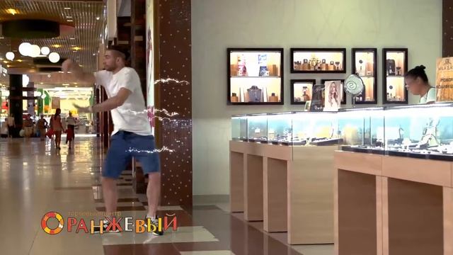 Танцы в ТЦ Оранжевый смотреть онлайн