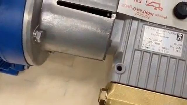 Аппарат высокого давления для мойки фирмы SPECK. Плунжерный насос NP10/10-150 в сборе с двигателем. смотреть онлайн