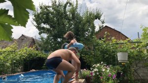 Купаться бассейн