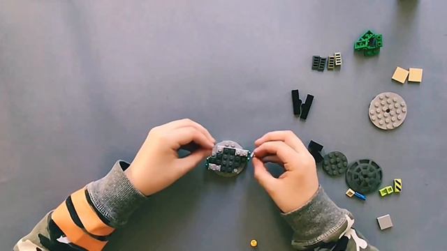 #Бейблэйд бёрст из Лего ! Собираем МЕГА КРУТОЙ #Beyblade Burst из #LEGO за 10 минут смотреть онлайн