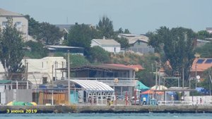 Вид с моря на городской пляж в Геническе | набережная