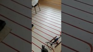 укладка трубы тёплого пола!