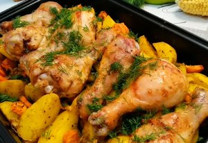 Запеченная курочка с картошкой..mp4