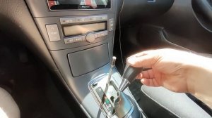как снять ручку КПП с Toyota avensis
