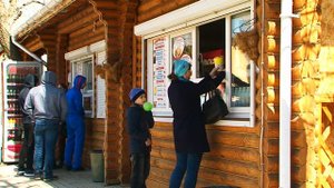 За час с открытия Горпарка благовещенцы съели 2 сотни пирожков и шаурмы