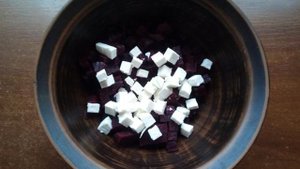 Салат из варёной свеклы с брынзой