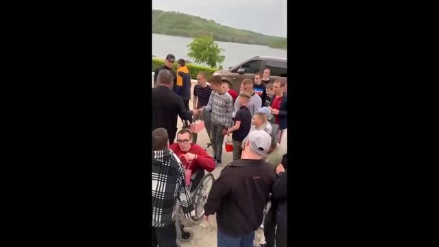 Подарки Блаженнейшего Онуфрия детям Митрополита Лонгина смотреть онлайн