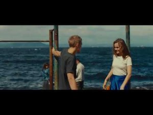 Фильм На районе  2018  Прогулка парня и девушке по улицы.
