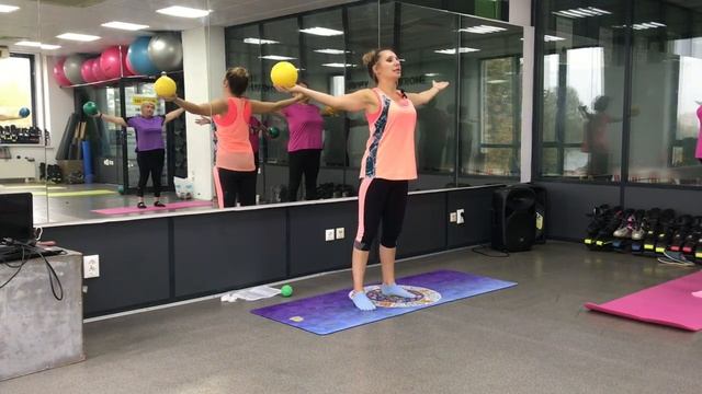 Здоровая поясница.комплекс упражнений с малым мячом