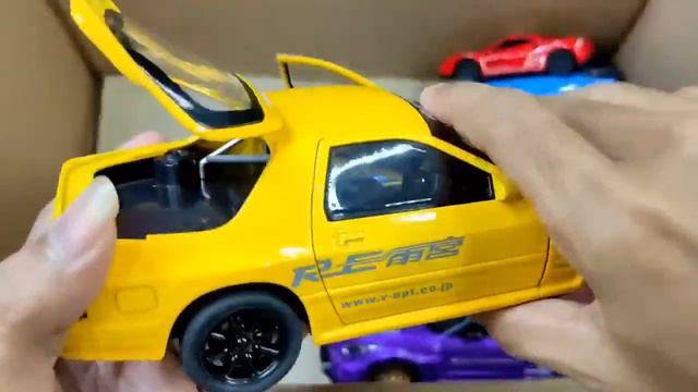 Box full of Model Car Jaguar, Nissan, Audi, Maserati, Peugeot, Pickup Truck , Police Pickup Truck 5 смотреть онлайн