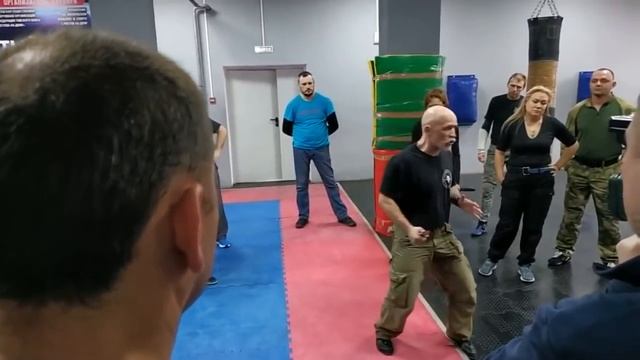 Тактика ближнего боя   Семинар  В Крючков   От удара ножом в живот   угроза ножом у горла смотреть онлайн